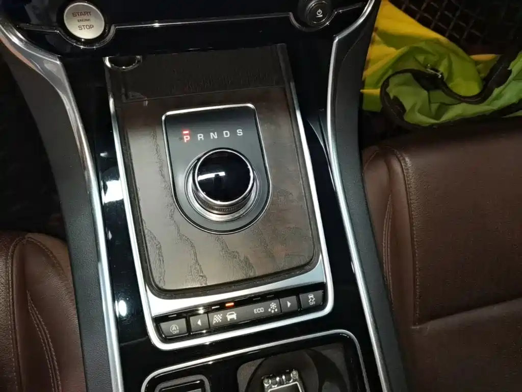 Jaguar XFL — фото 14