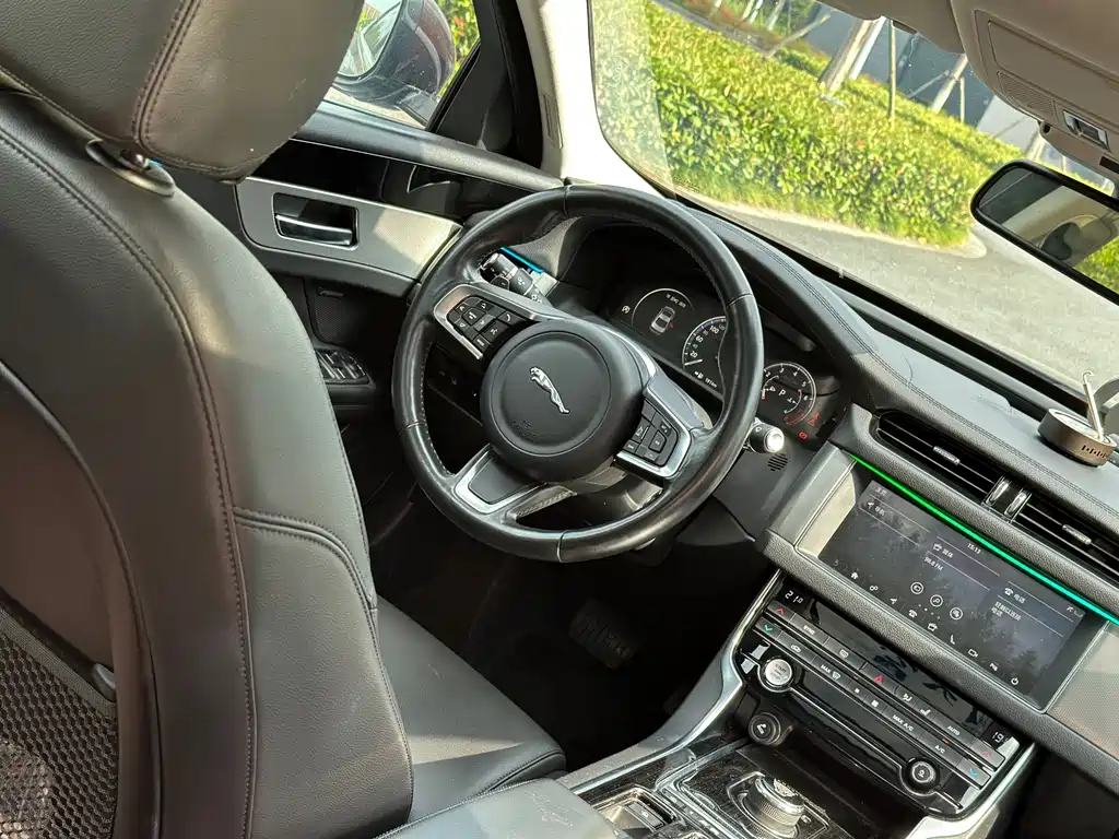 Jaguar XFL — фото 11
