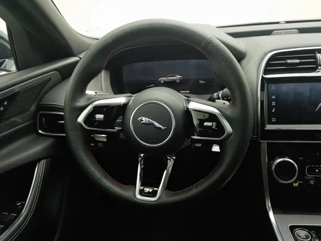 Jaguar XEL — фото 11