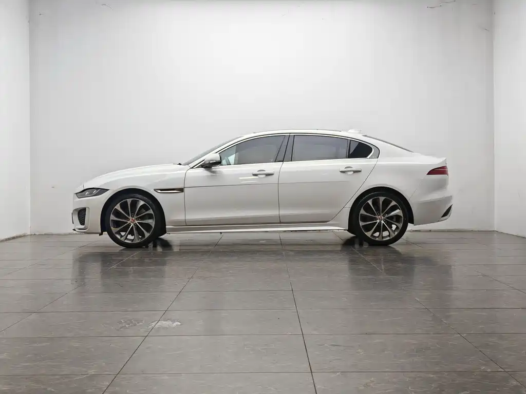 Jaguar XEL — фото 10