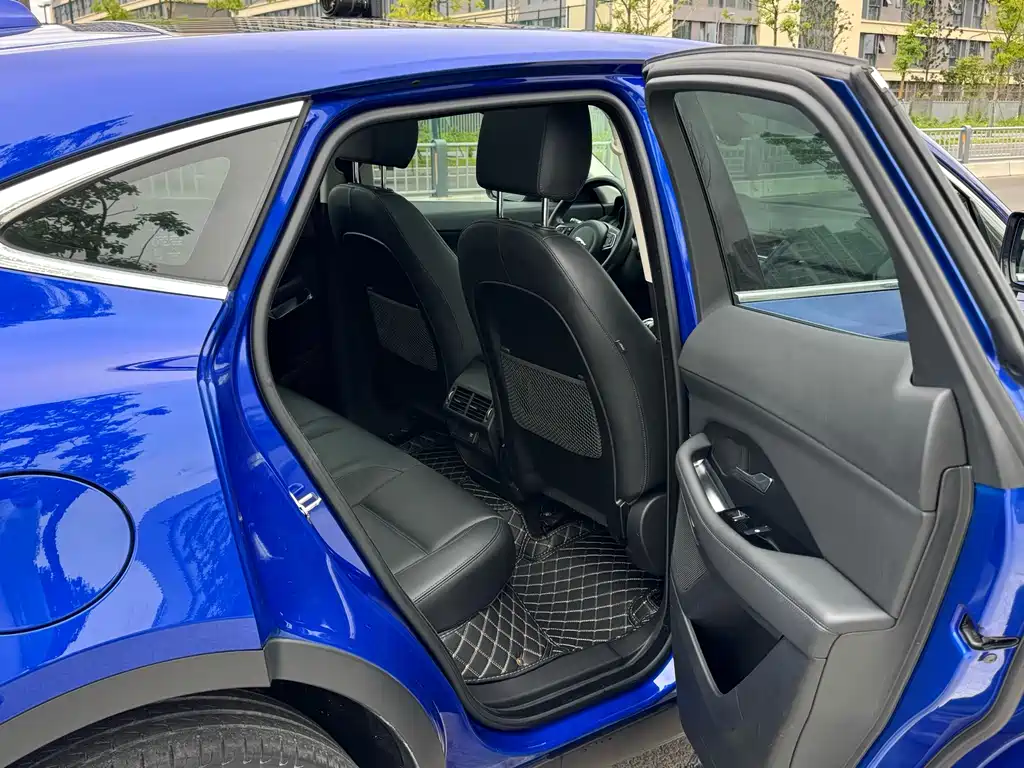 Jaguar E-PACE — фото 14