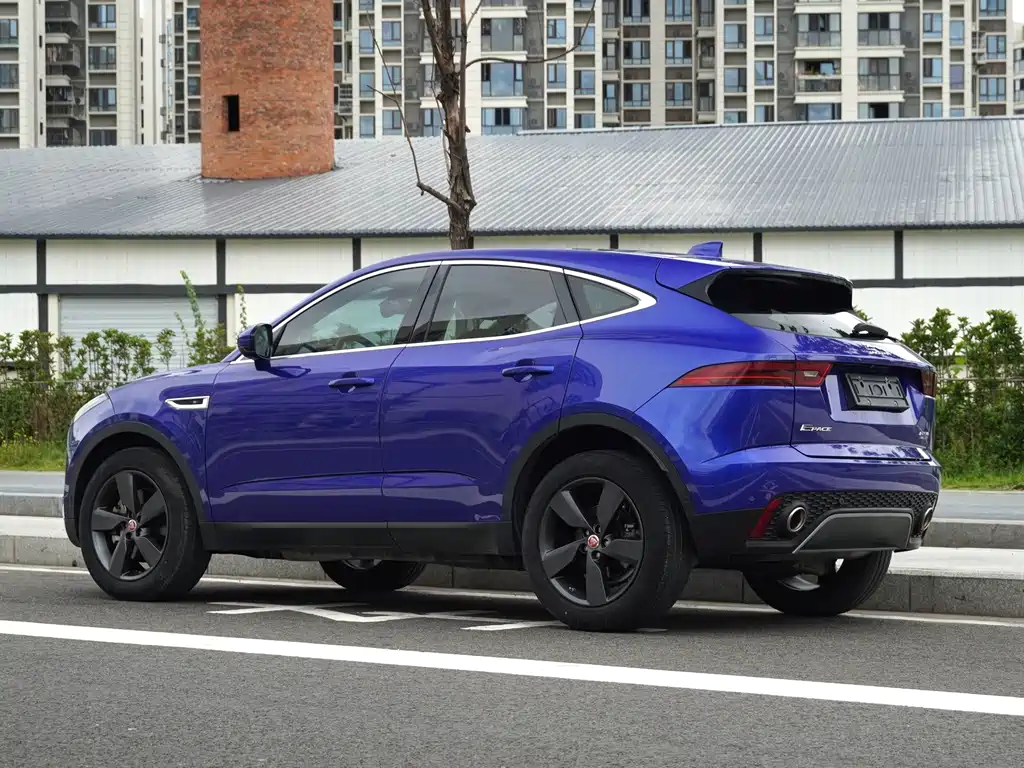 Jaguar E-PACE — фото 17
