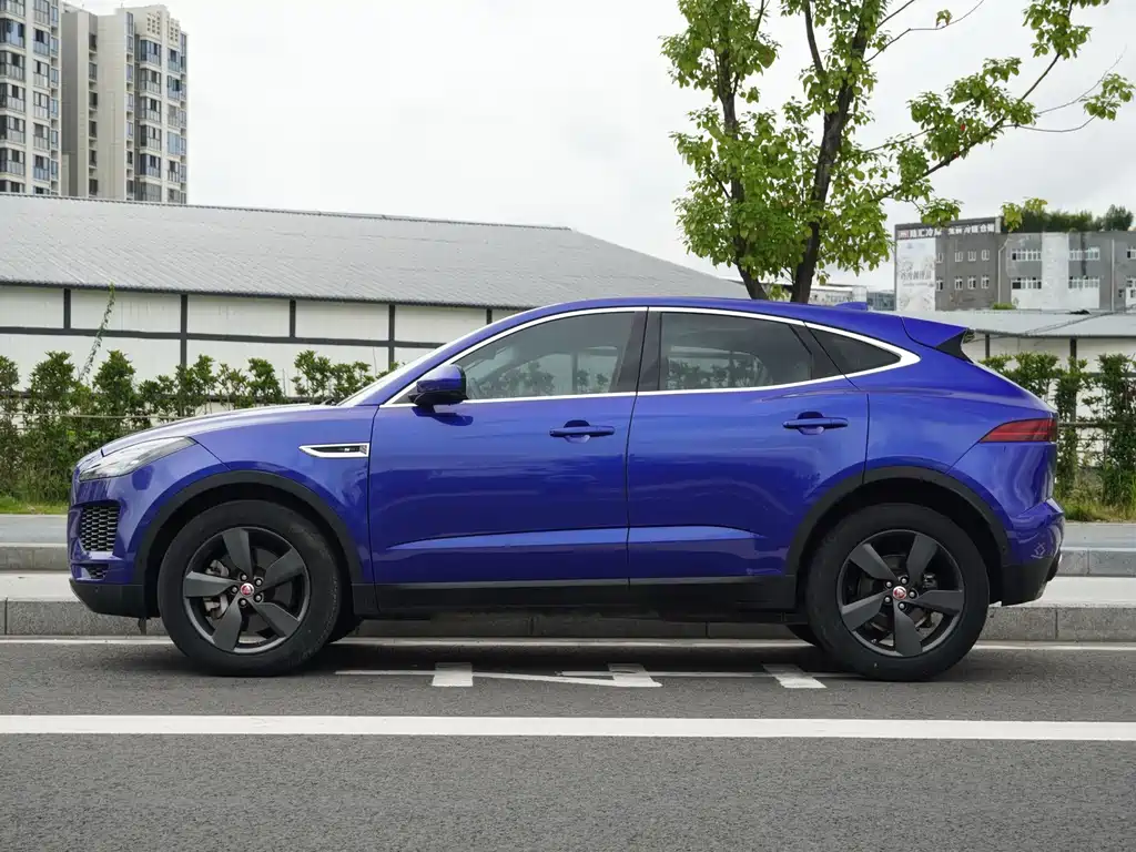 Jaguar E-PACE — фото 20