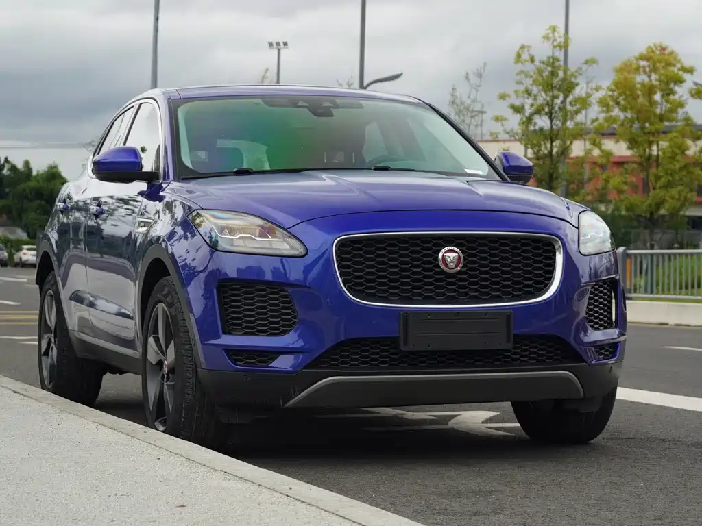 Jaguar E-PACE — фото 3