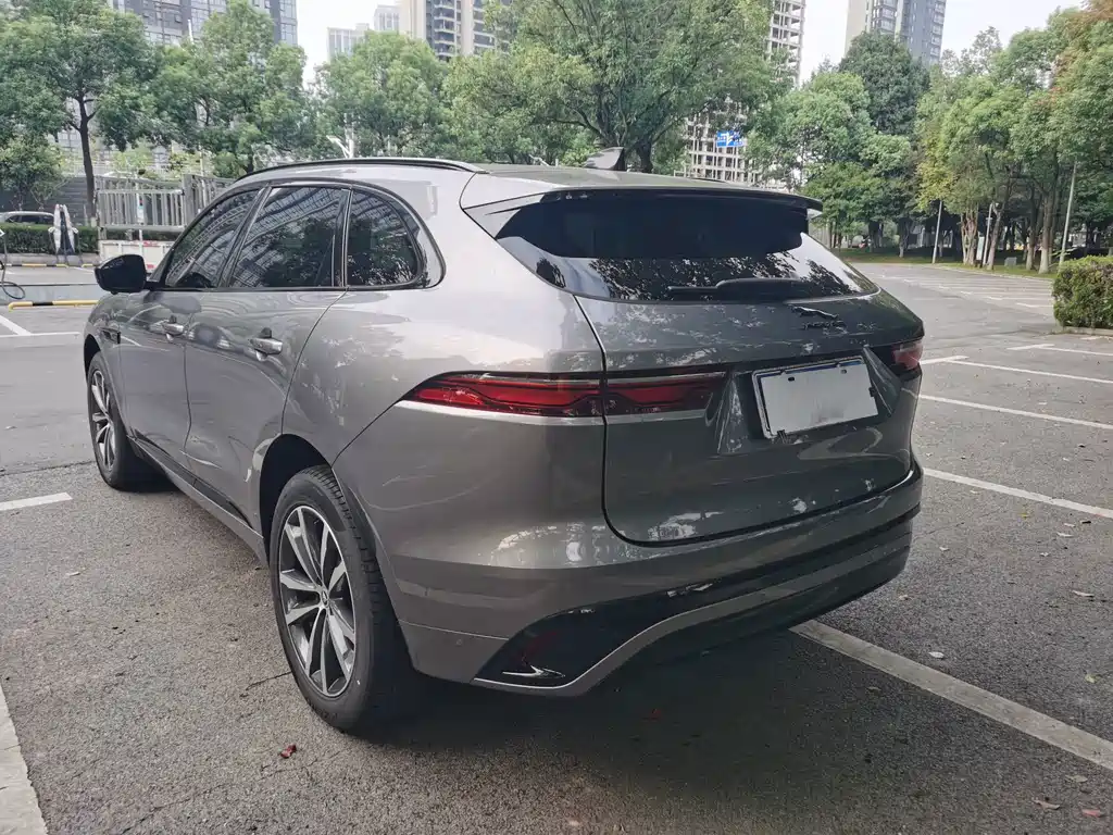 Jaguar F-PACE — фото 6