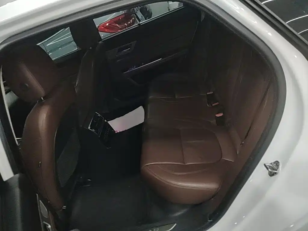 Jaguar XFL — фото 17