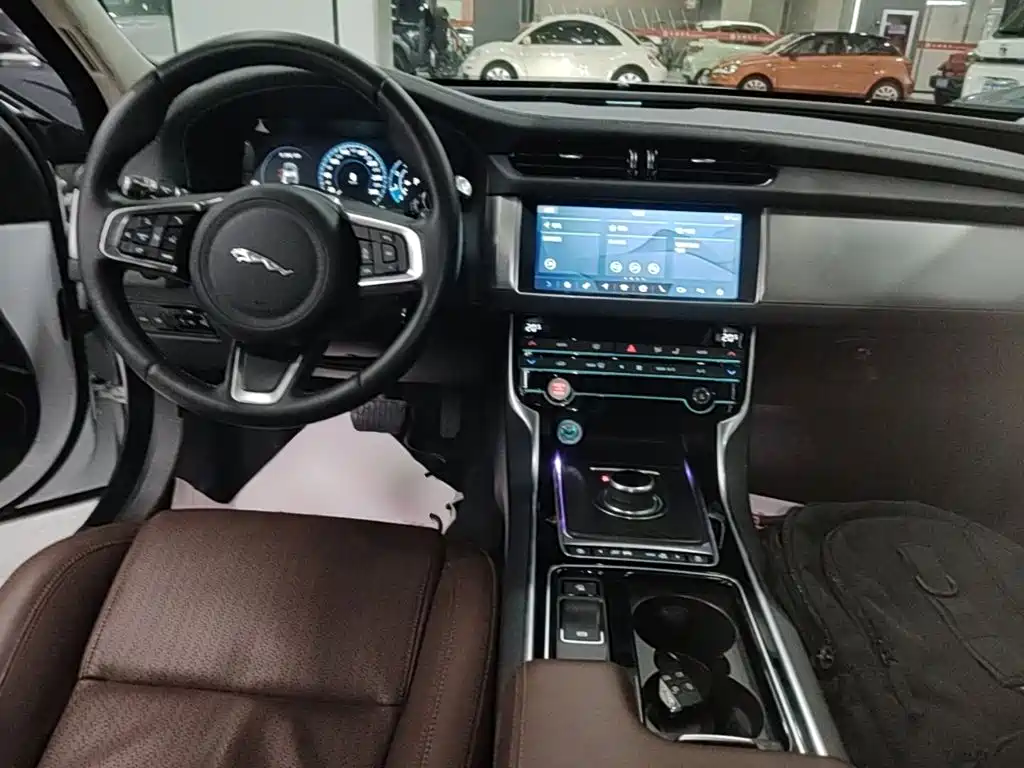 Jaguar XFL — фото 10