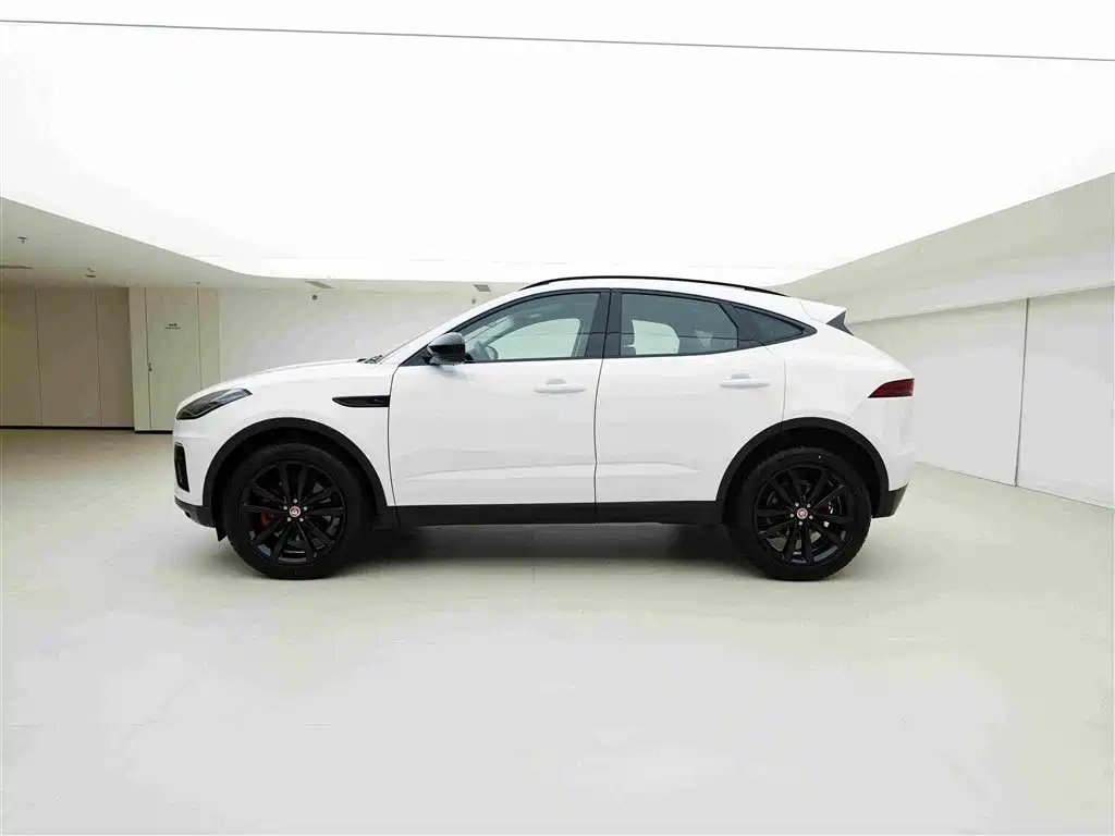 Jaguar E-PACE — фото 4