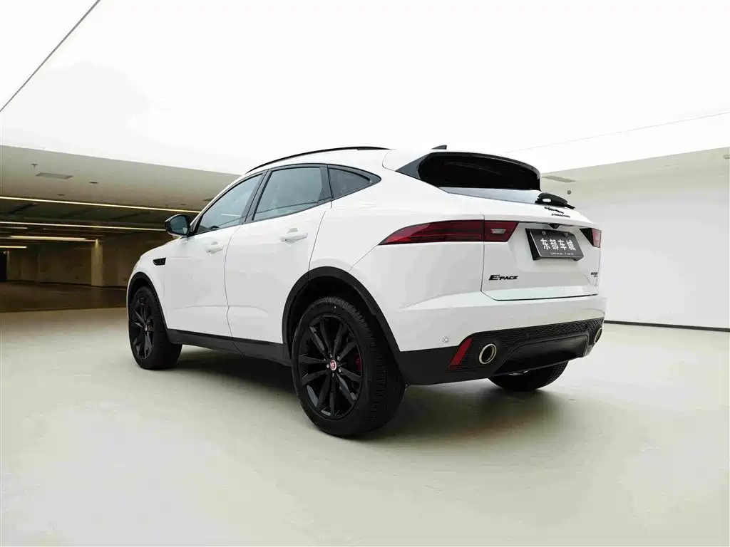 Jaguar E-PACE — фото 5