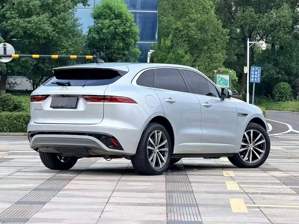 Jaguar F-PACE — фото 7