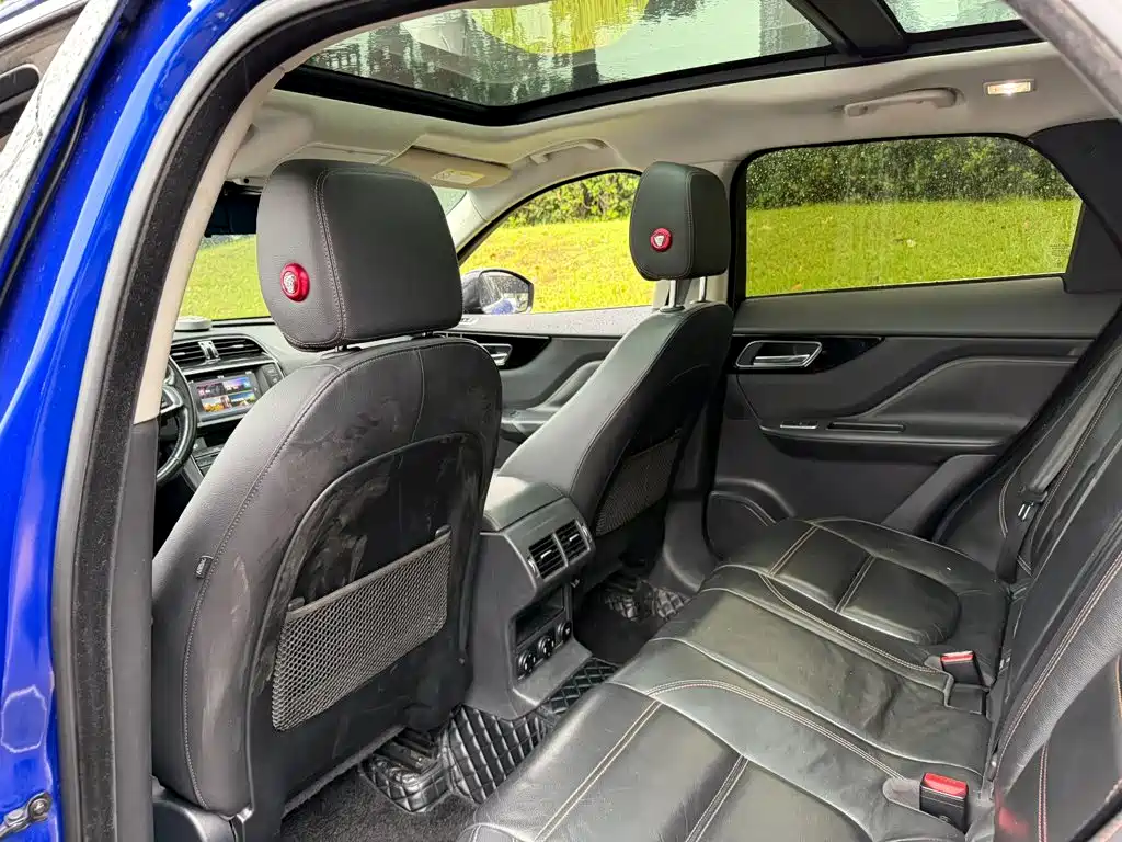 Jaguar F-PACE — фото 11