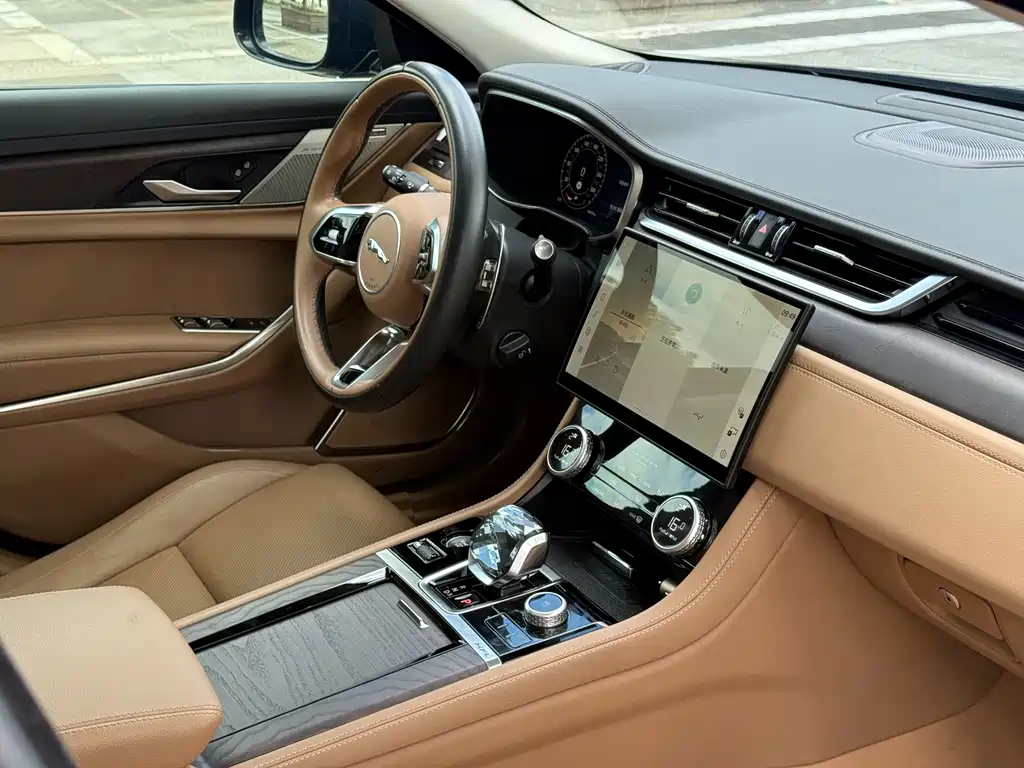 Jaguar XFL — фото 14