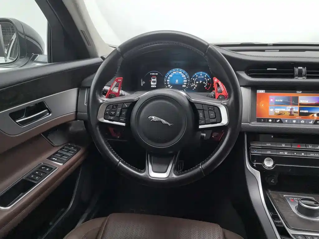 Jaguar XFL — фото 11