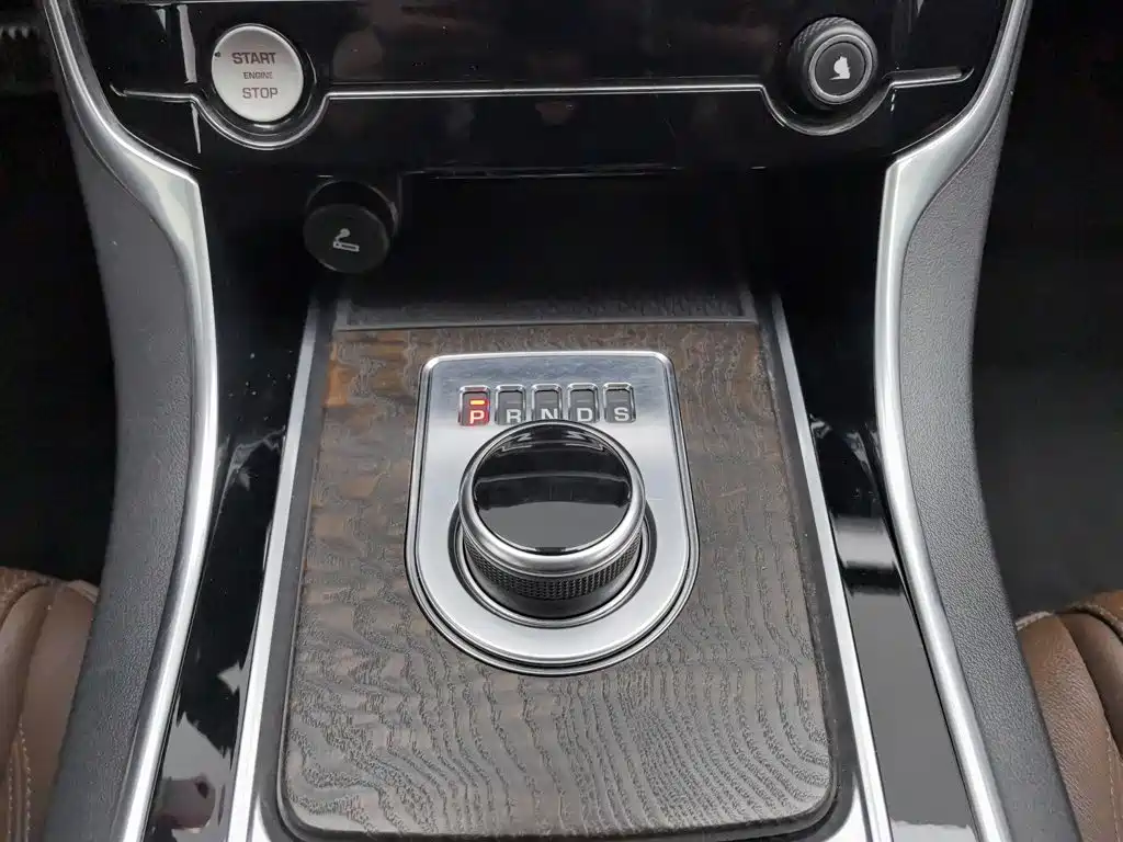 Jaguar XFL — фото 13