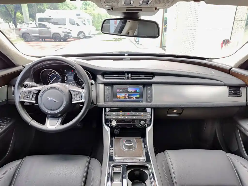 Jaguar XFL — фото 10