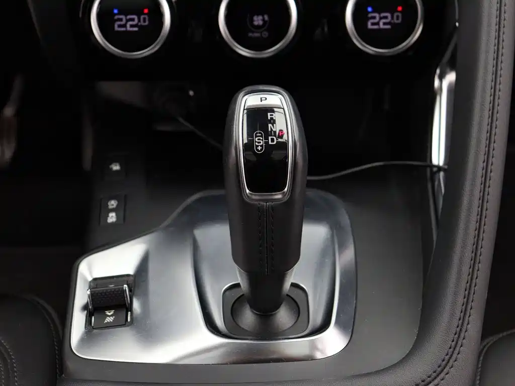 Jaguar E-PACE — фото 17