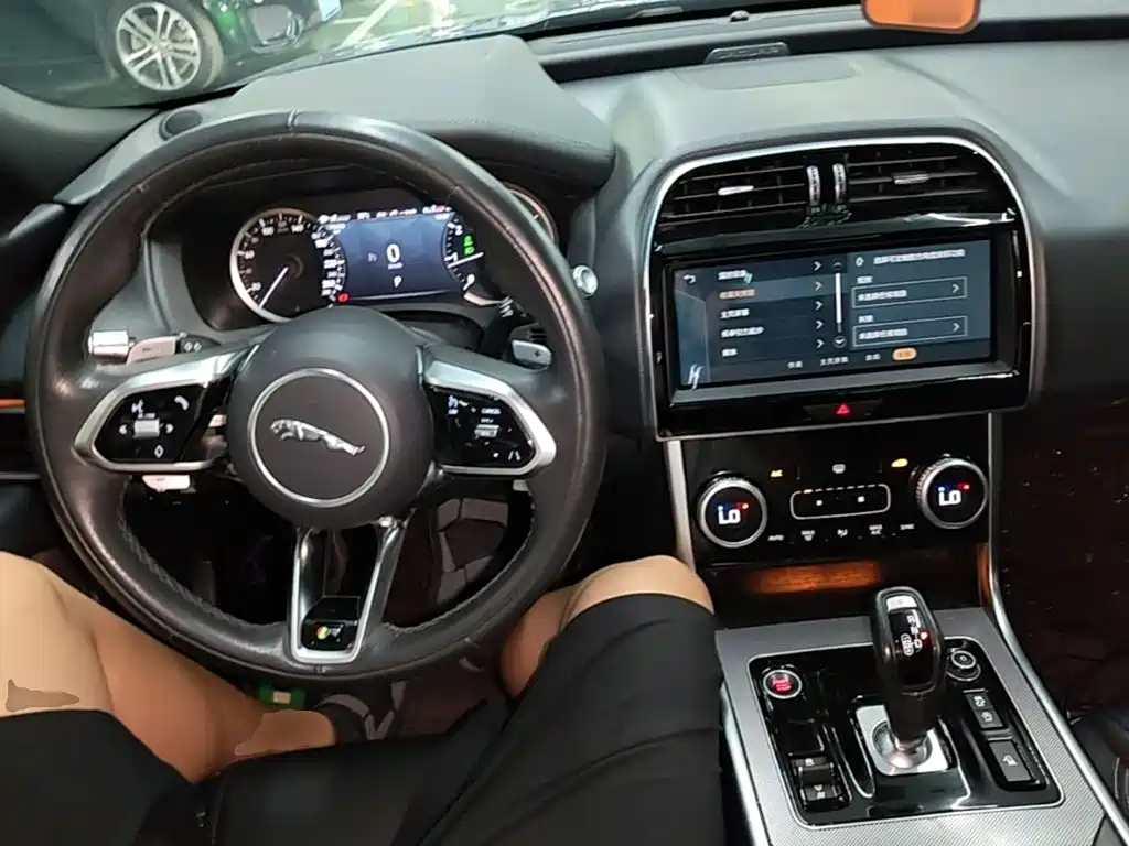 Jaguar XEL — фото 10