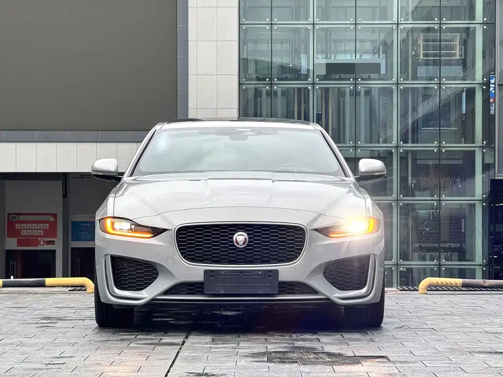 Jaguar XEL — фото 2