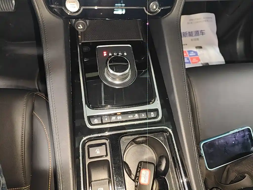 Jaguar F-PACE — фото 14