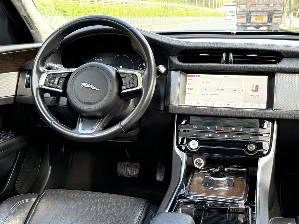 Jaguar XFL — фото 14