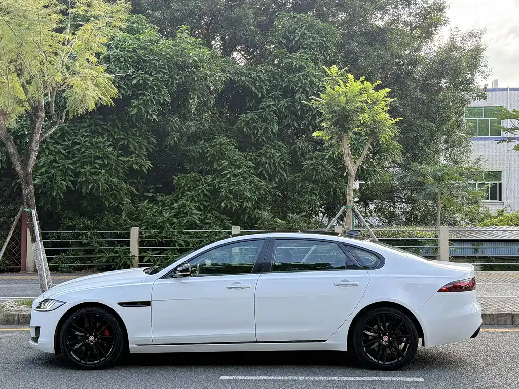 Jaguar XFL — фото 4