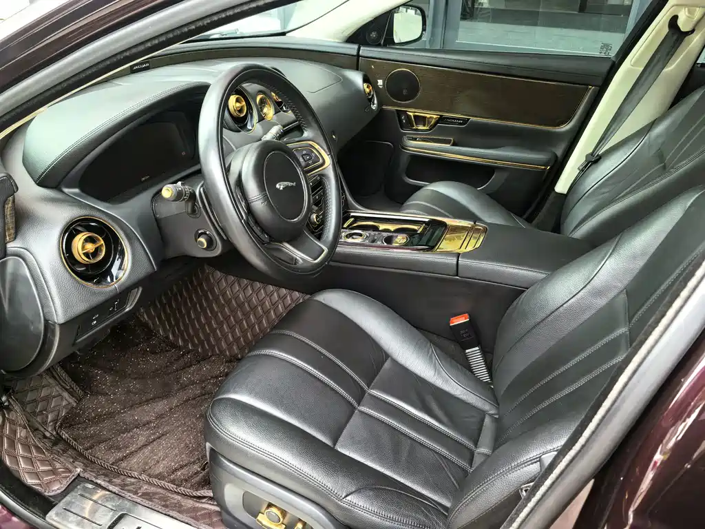 Jaguar XJ — фото 11