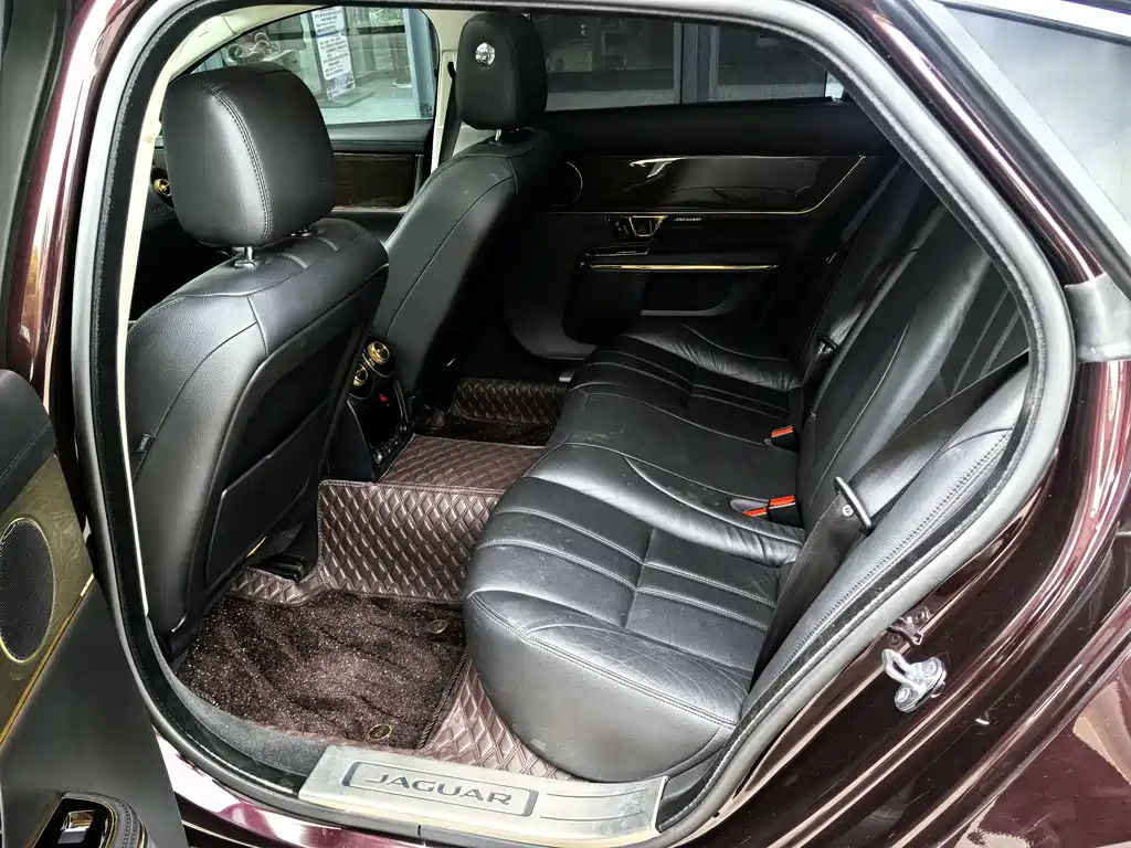 Jaguar XJ — фото 14
