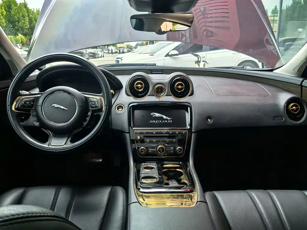 Jaguar XJ — фото 15