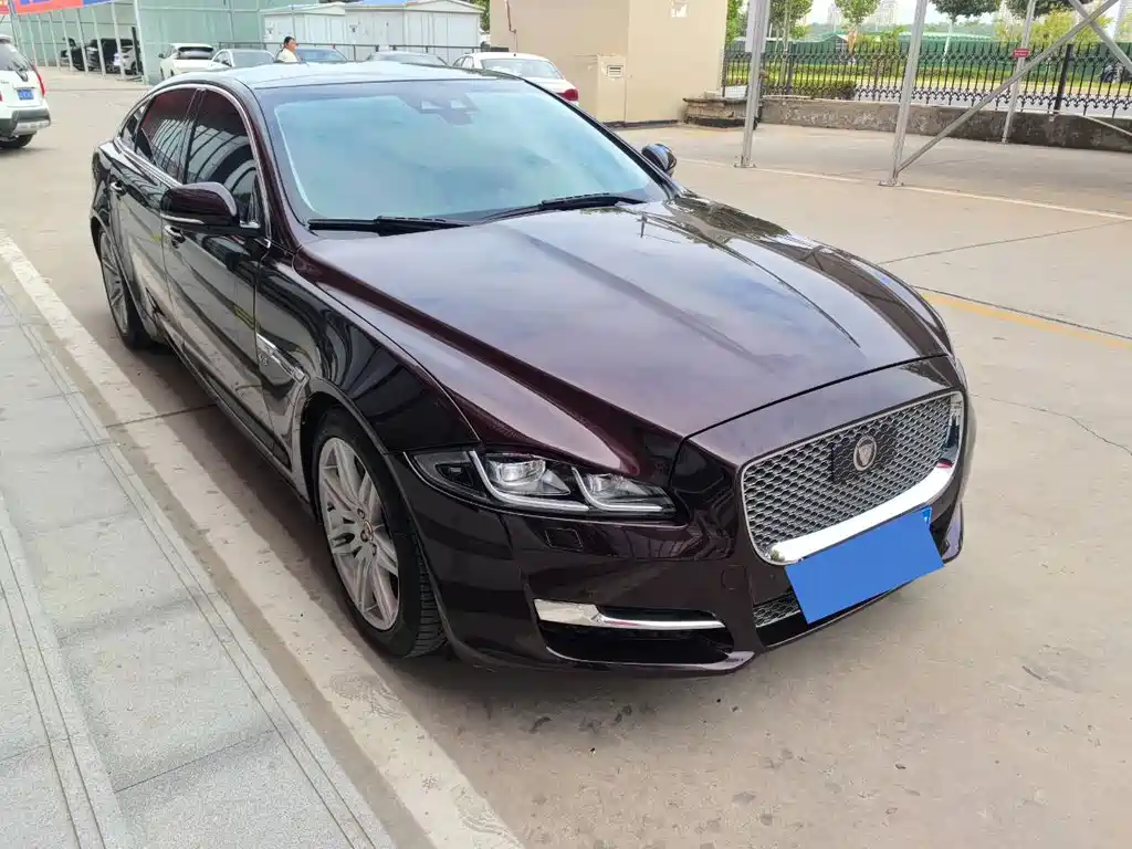 Jaguar XJ — фото 3