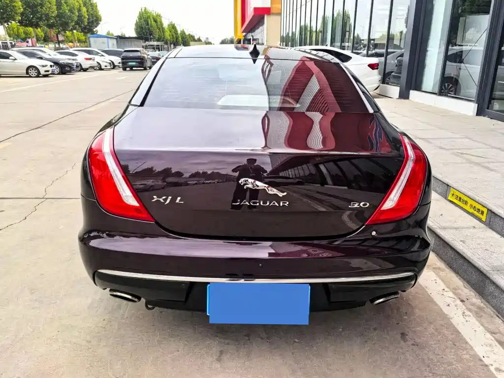Jaguar XJ — фото 5