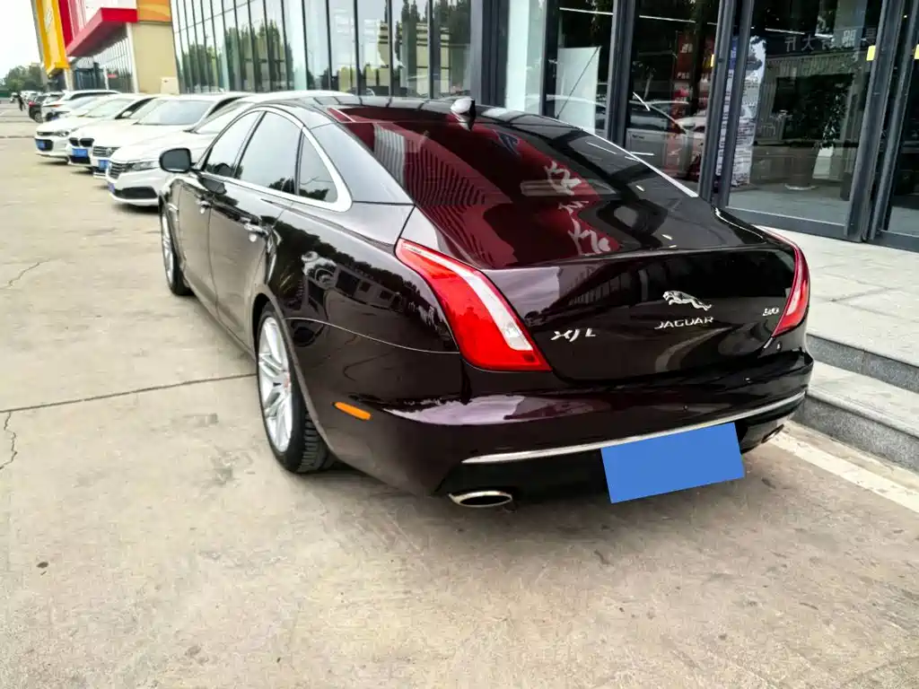 Jaguar XJ — фото 6