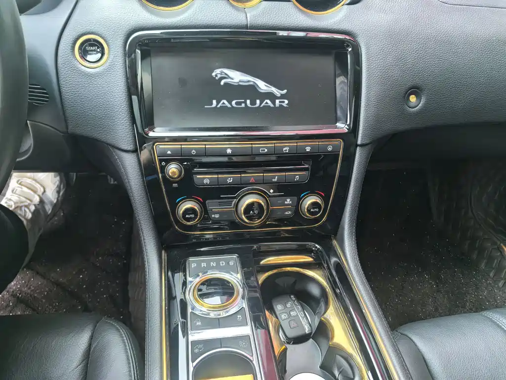 Jaguar XJ — фото 8