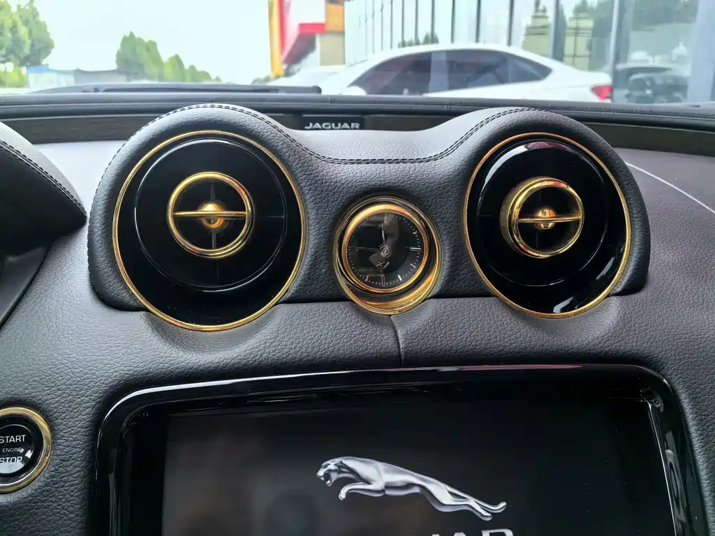 Jaguar XJ — фото 9