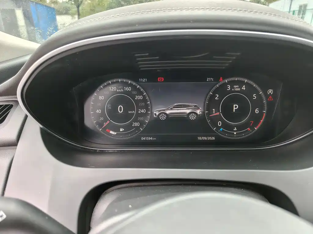 Jaguar E-PACE — фото 11