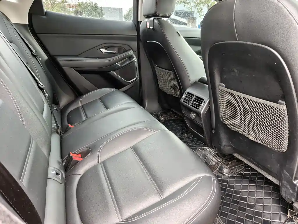 Jaguar E-PACE — фото 17