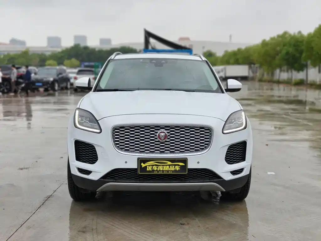 Jaguar E-PACE — фото 3