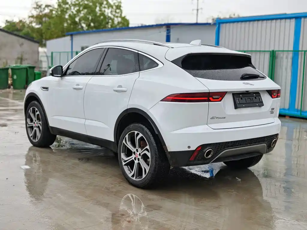 Jaguar E-PACE — фото 5