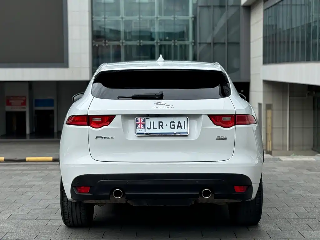 Jaguar F-PACE — фото 17