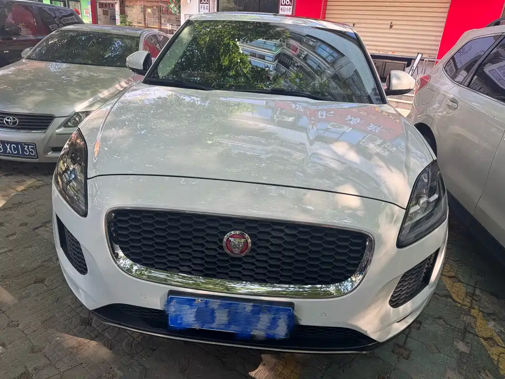 Jaguar E-PACE — фото 2