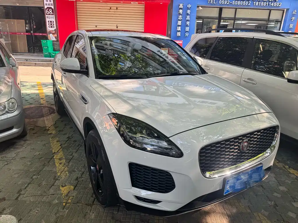 Jaguar E-PACE — фото 3