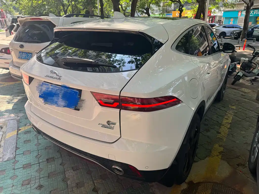 Jaguar E-PACE — фото 4