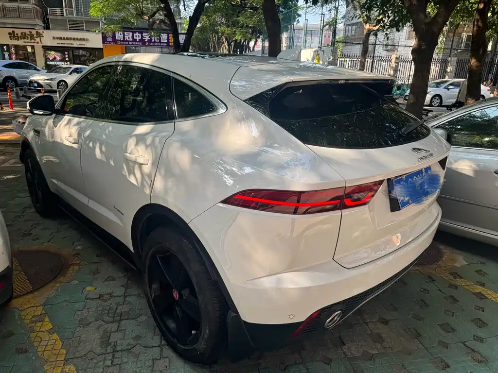 Jaguar E-PACE — фото 5