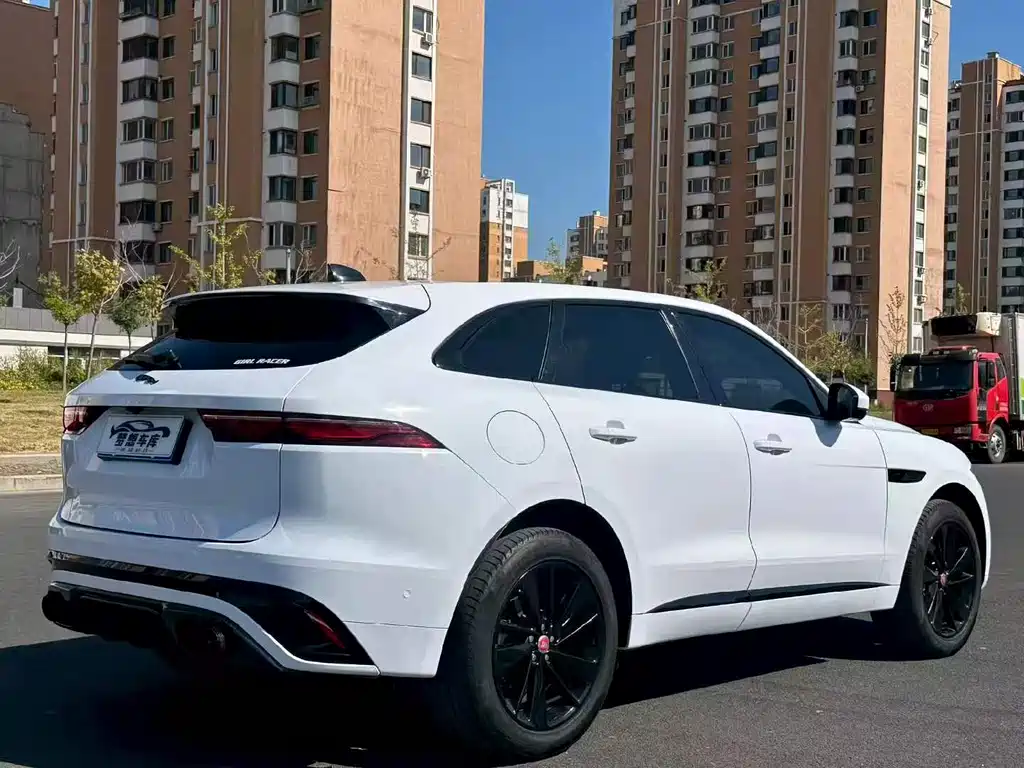 Jaguar F-PACE — фото 9