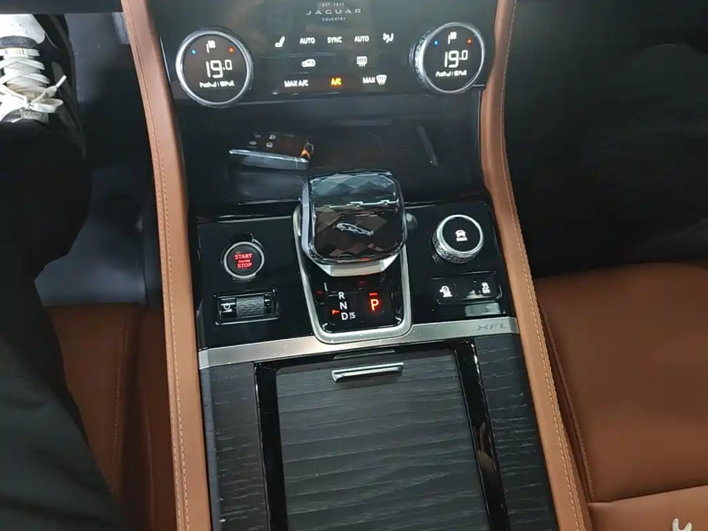 Jaguar XFL — фото 14
