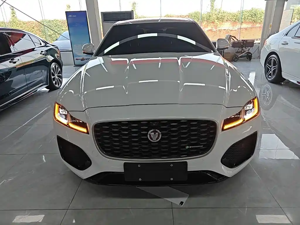 Jaguar XFL — фото 3