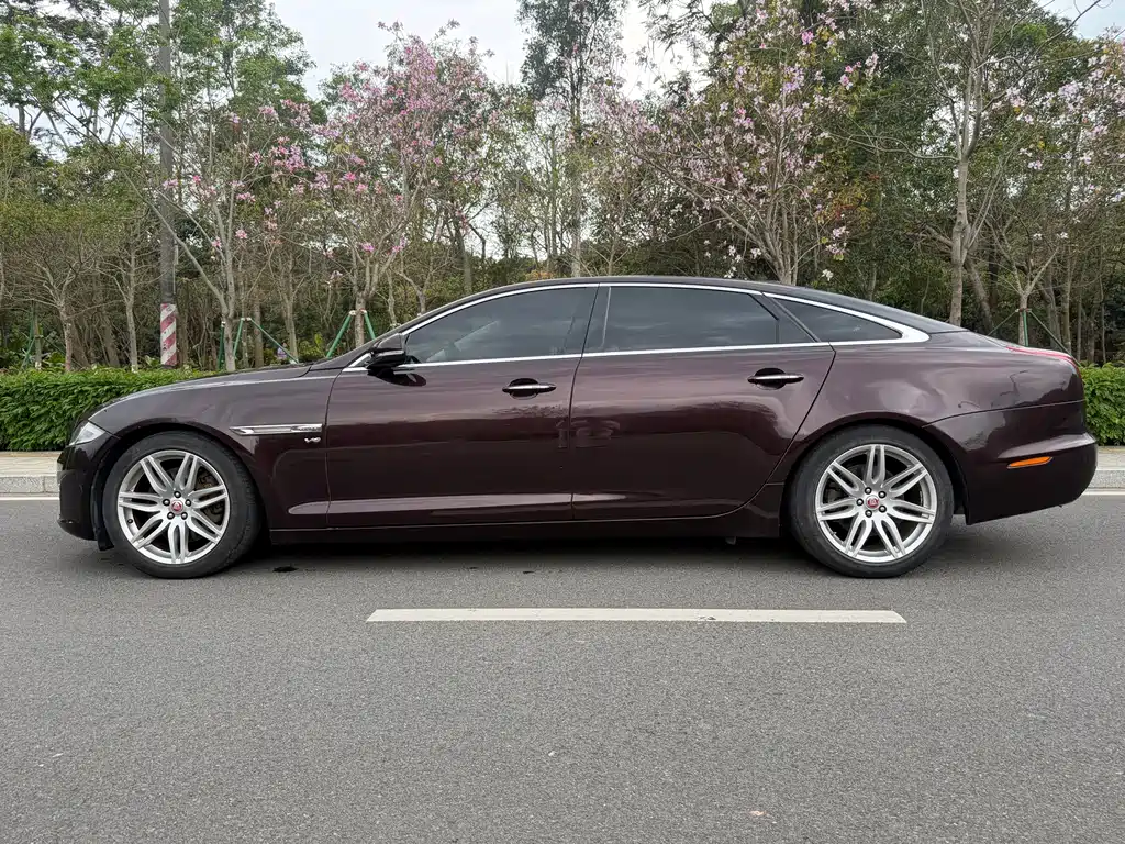 Jaguar XJ — фото 6