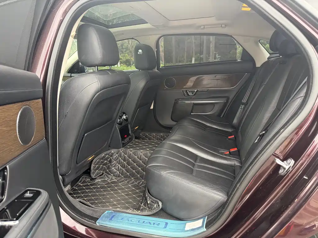 Jaguar XJ — фото 9