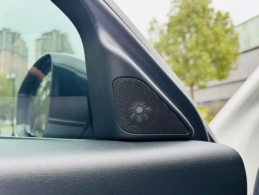 Jaguar E-PACE — фото 17