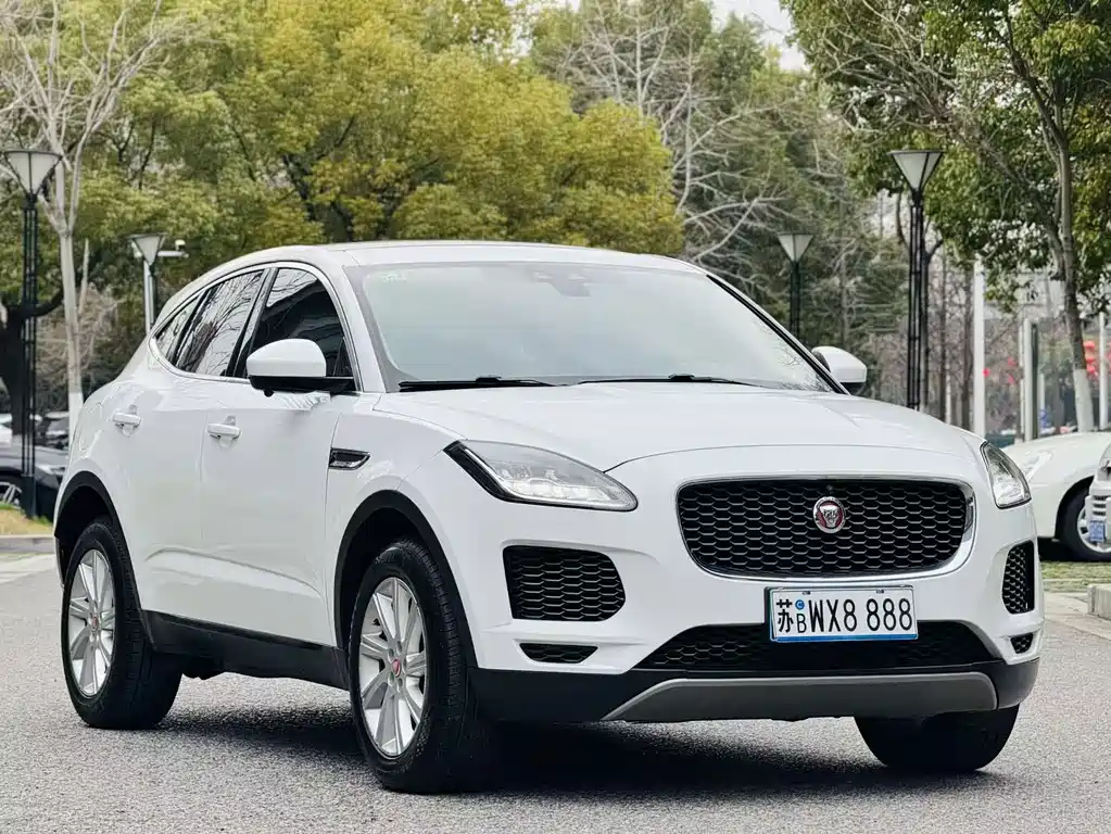 Jaguar E-PACE — фото 3