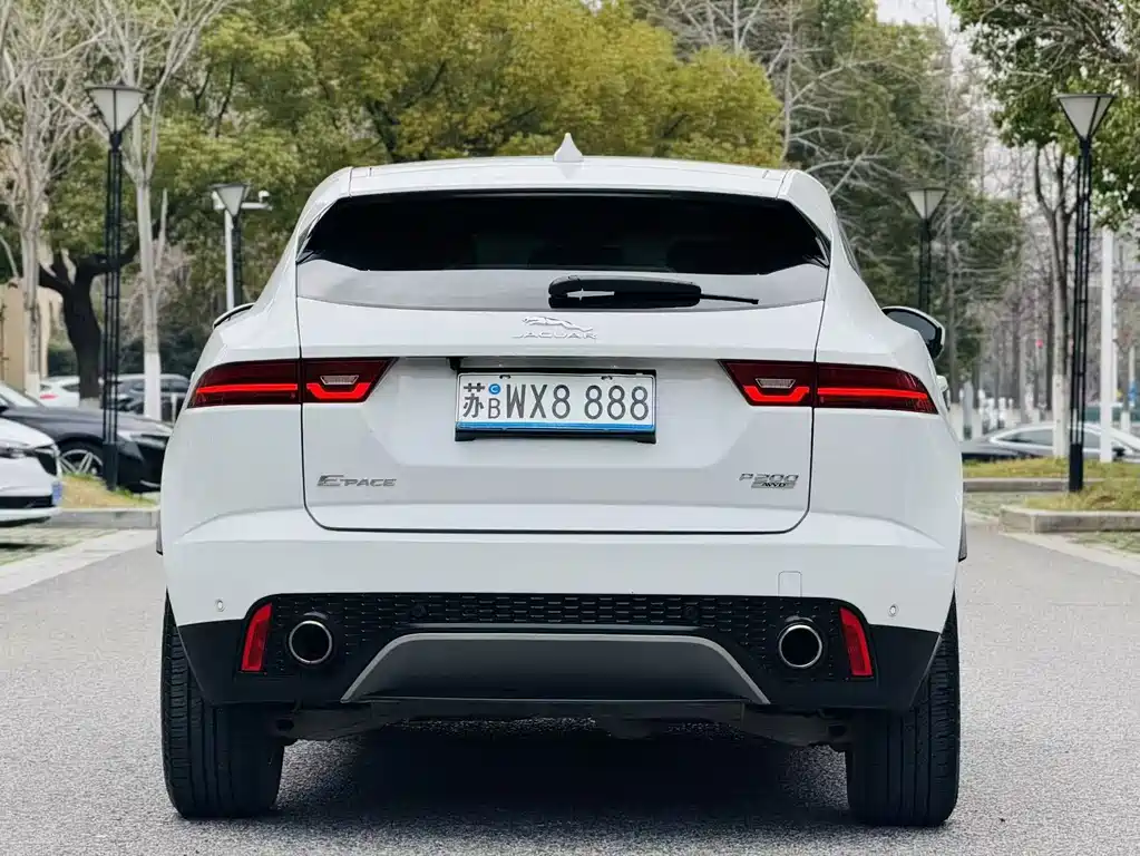 Jaguar E-PACE — фото 5